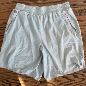 ALO Yoga Men's Light Blue Athletic Shorts